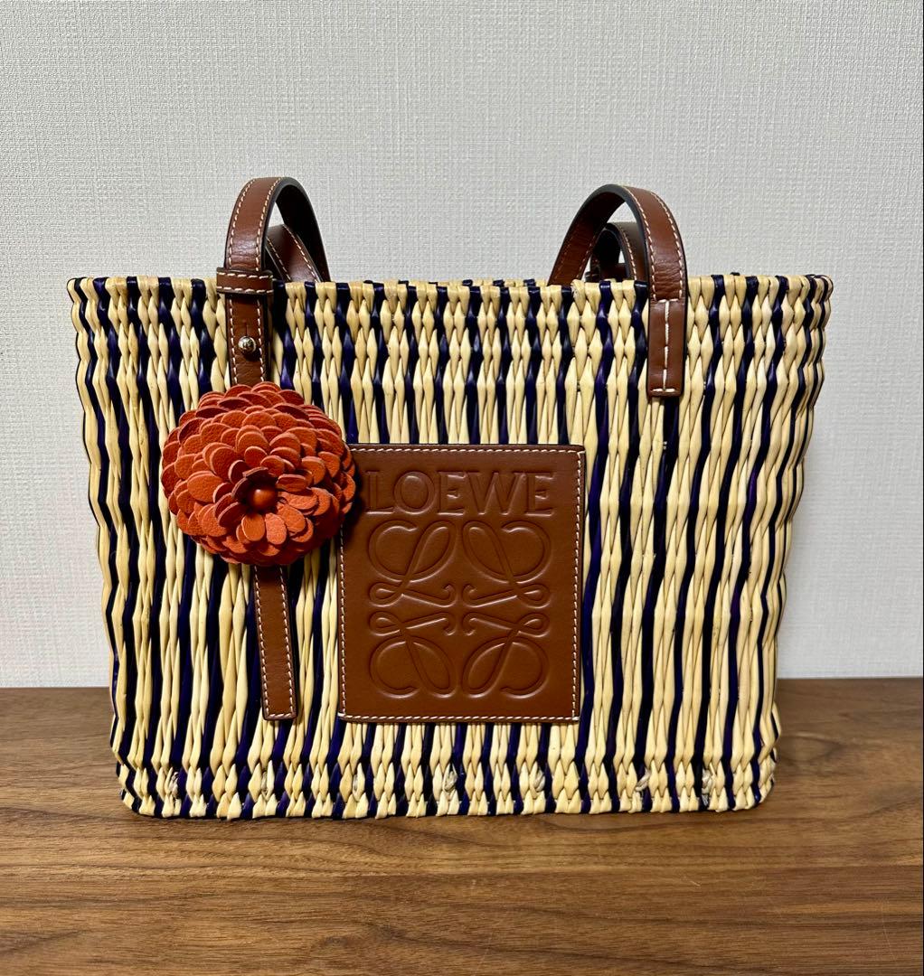 【最終値下げ/超美品/LOEWE】カゴバッグ フラワーチャーム付き