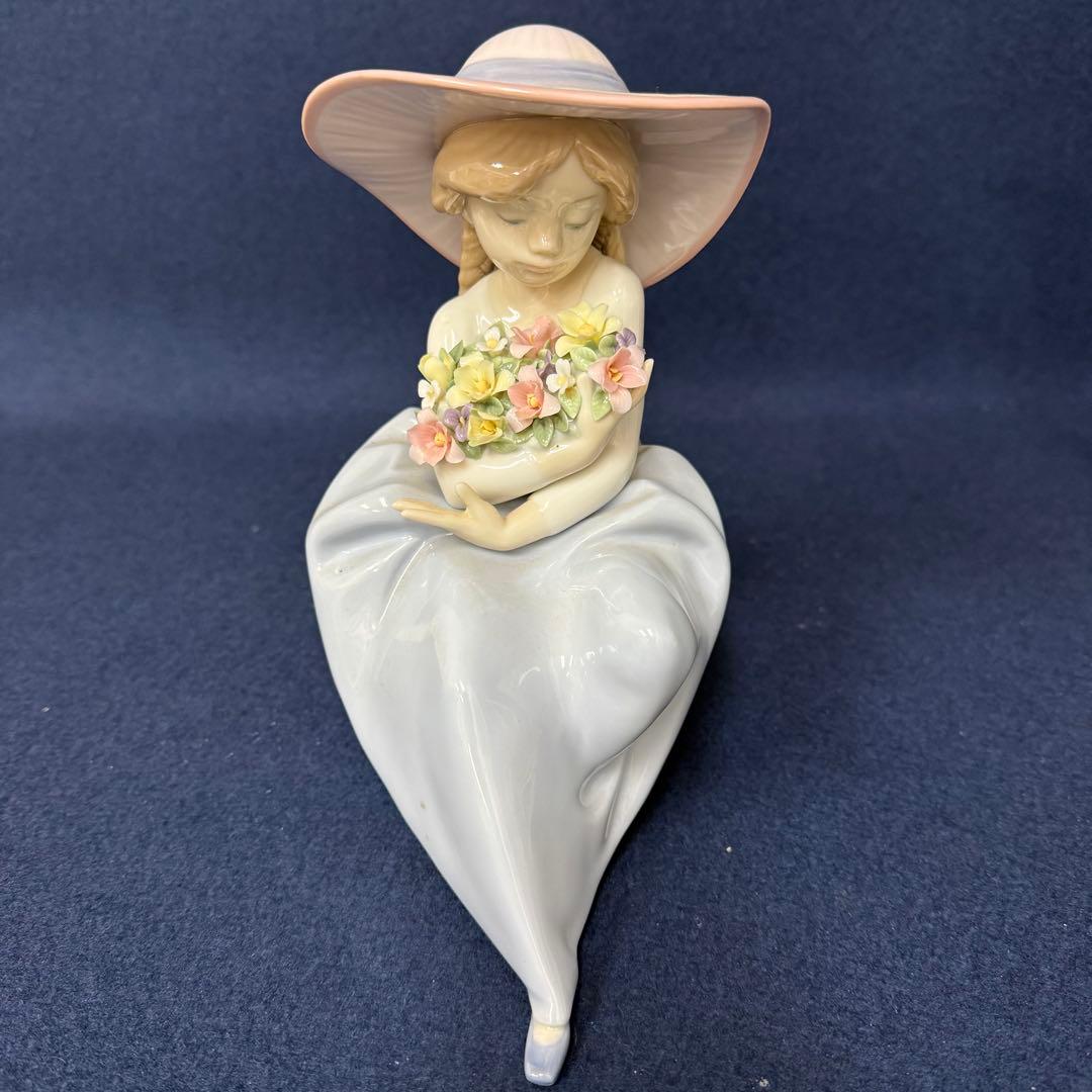 LLADRO リヤドロ 花の香りにつつまれて 5862 フィギュリン 陶器