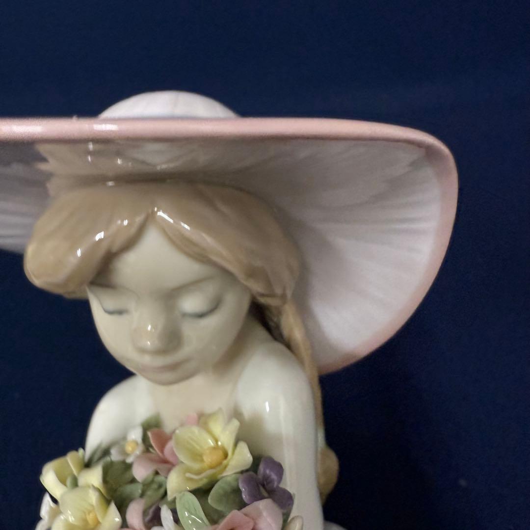 LLADRO リヤドロ 花の香りにつつまれて 5862 フィギュリン 陶器