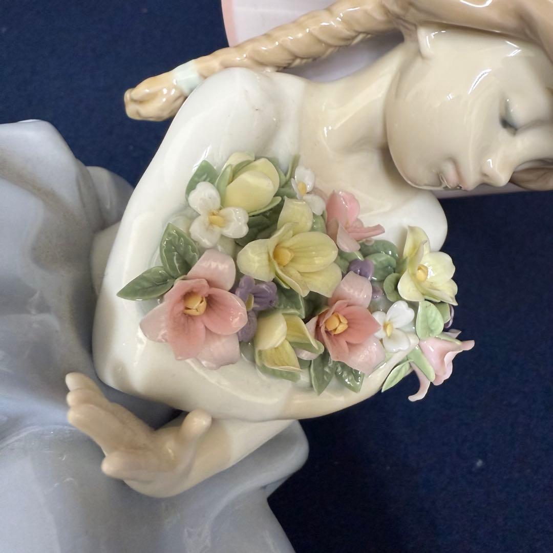LLADRO リヤドロ 花の香りにつつまれて 5862 フィギュリン 陶器