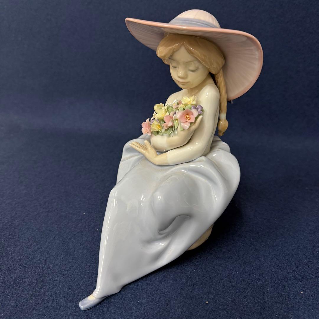 LLADRO リヤドロ 花の香りにつつまれて 5862 フィギュリン 陶器