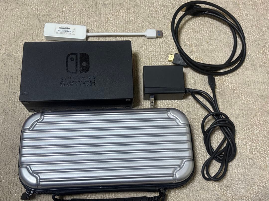 Nintendo Switch 本体 キャリーケース、ガラスフィルム付き