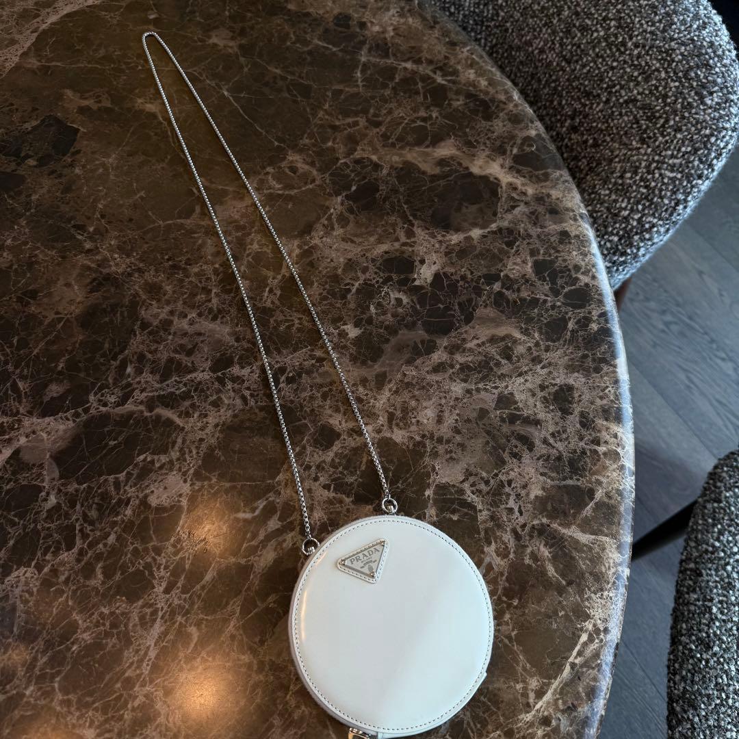 PRADA ホワイト ラウンドショルダーバッグ