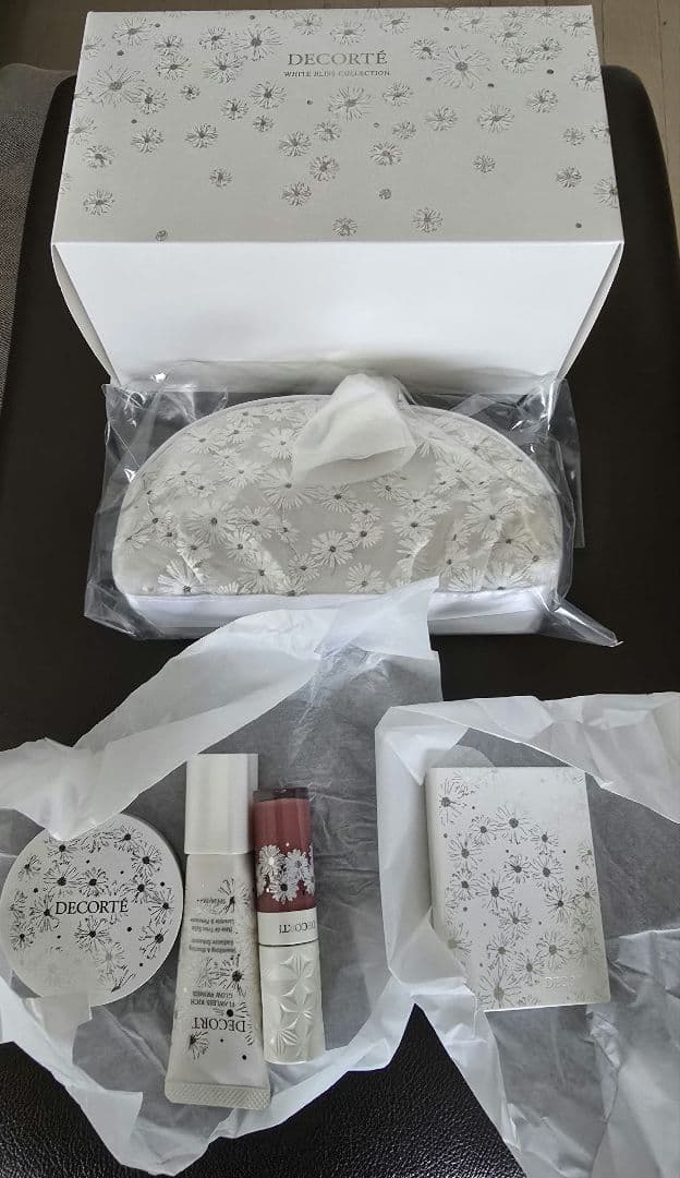 コスメデコルテ クリスマスコフレ　2024　 新品未使用　おまけつき！