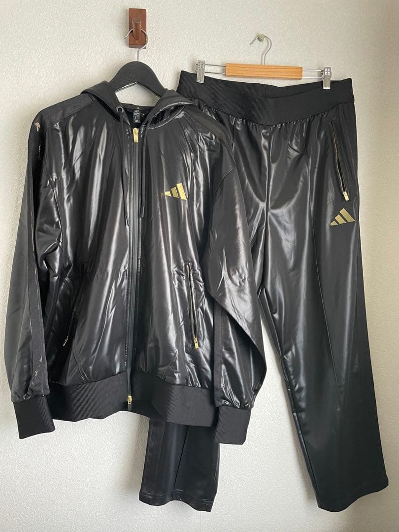 新品 adidas セットアップ ブラック ゴールド　XL 定価27,500円