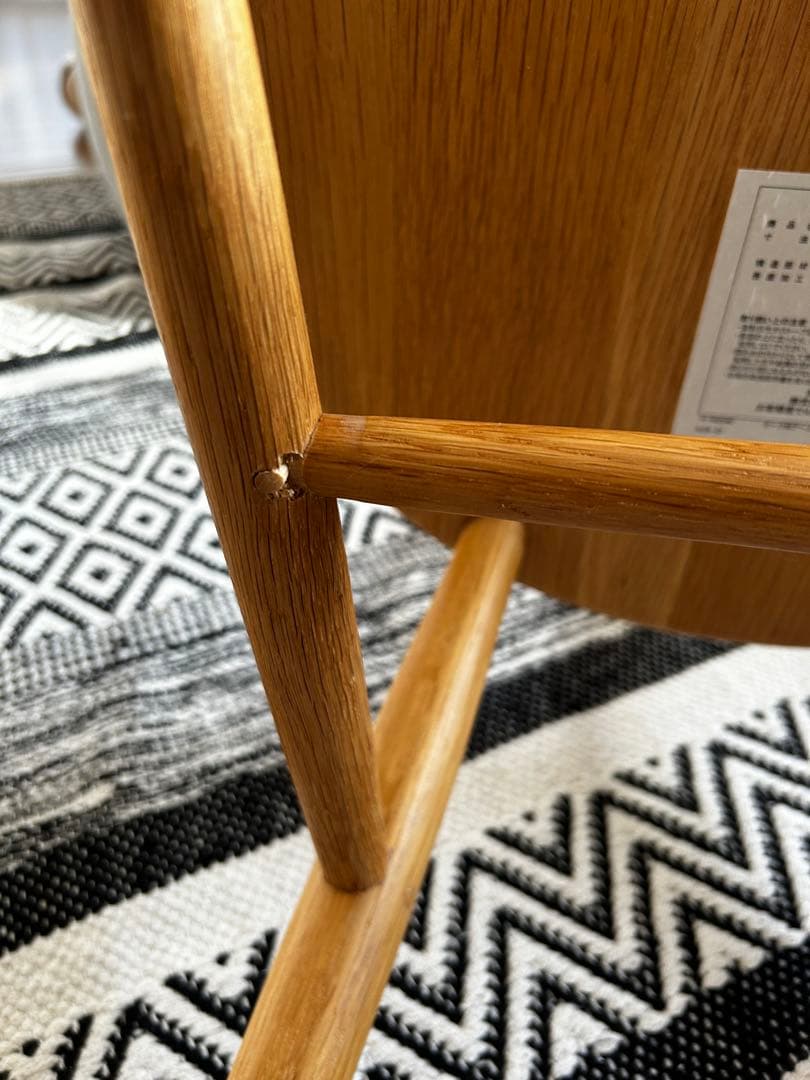 無印良品　オーク材アームチェア　丸脚　①