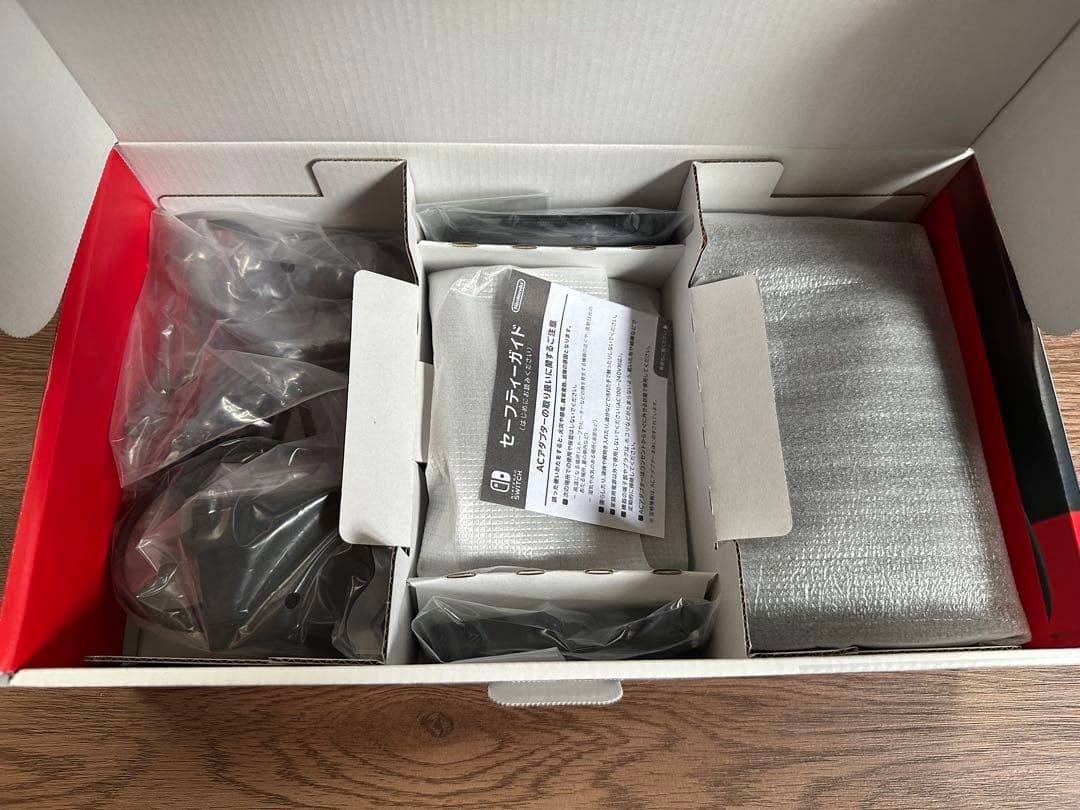 Nintendo Switch （ケース＋128GBのmicroSDカード付き）