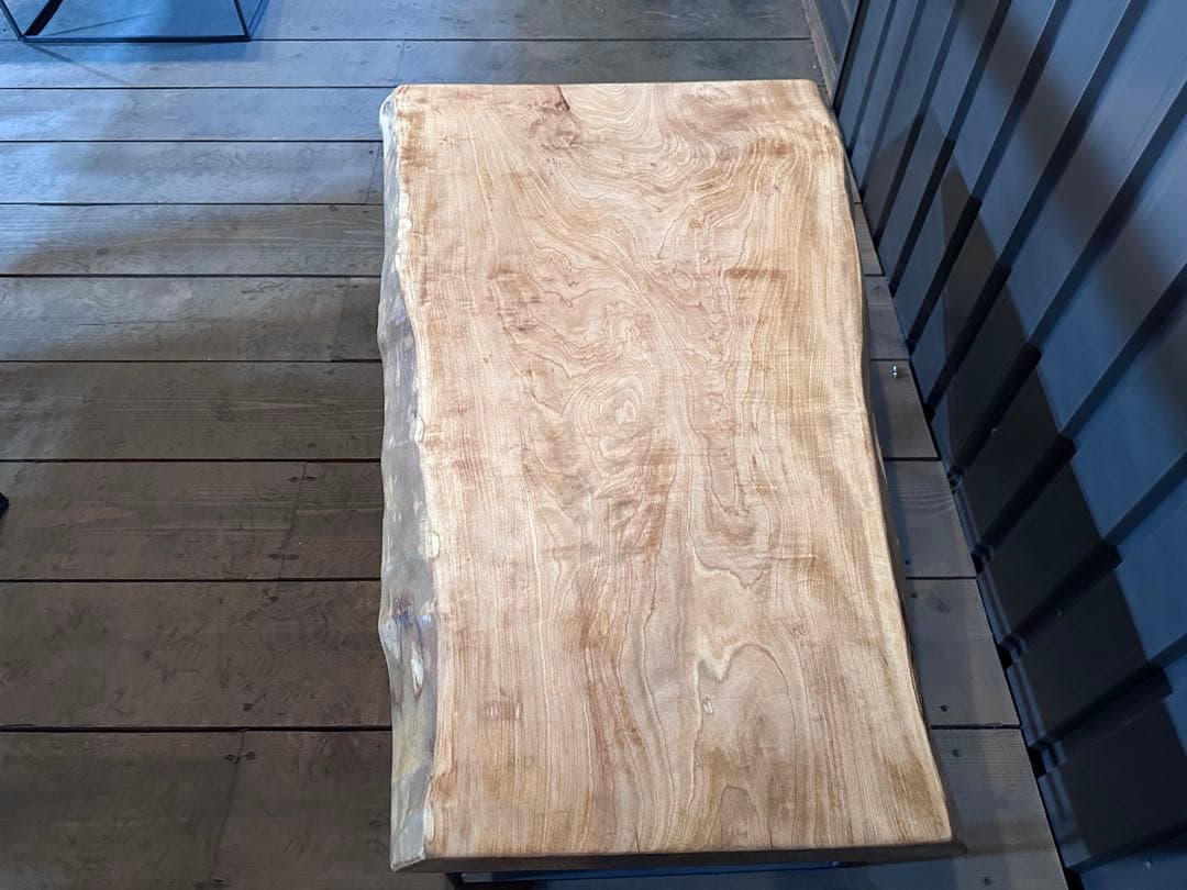 一枚板テーブル　栃　トチ　アイアン　ローテーブル　ソファーテーブル　別荘　民泊