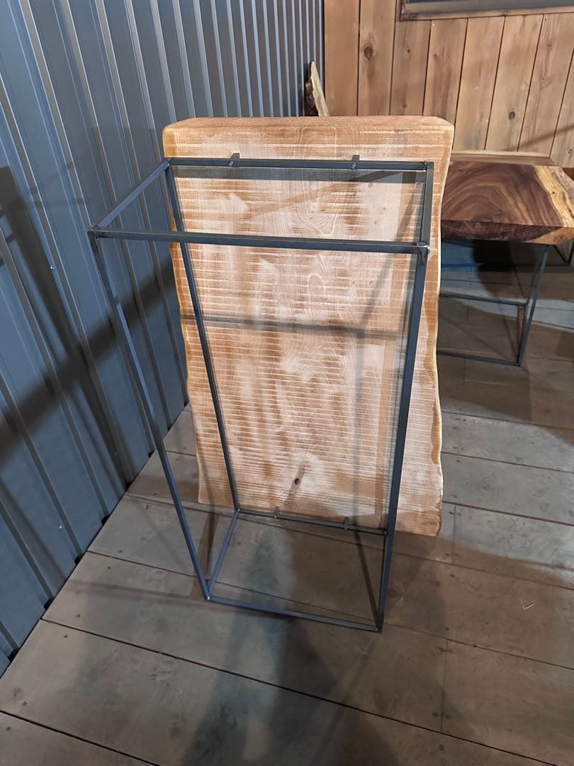 一枚板テーブル　栃　トチ　アイアン　ローテーブル　ソファーテーブル　別荘　民泊