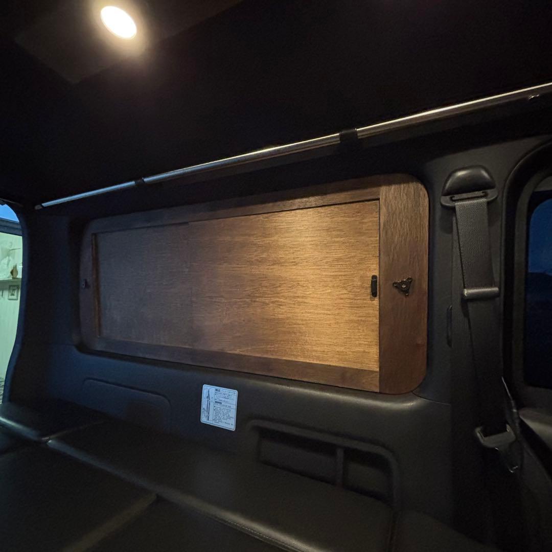 ハイエース 窓埋めパネル 開閉式 左右セット 木目 断熱シート ケージ