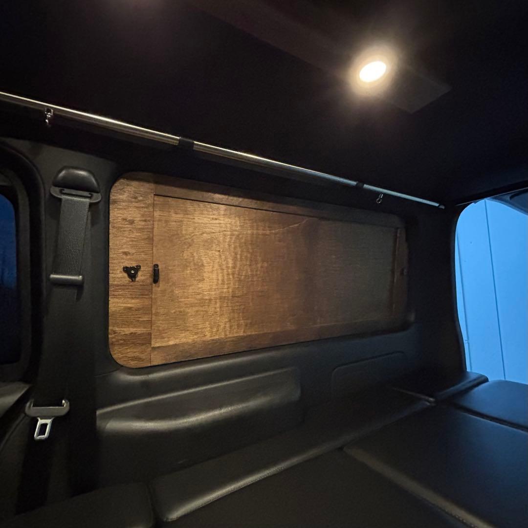 ハイエース 窓埋めパネル 開閉式 左右セット 木目 断熱シート ケージ