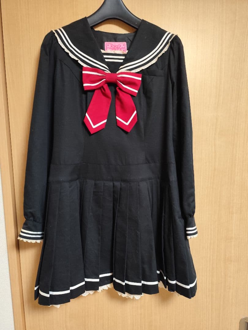 Angelic Pretty　セーラー襟の黒ワンピース