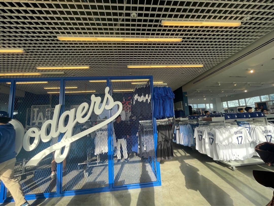 ★現地購入ペナント付き！ドジャース大谷翔平選手公式ユニフォーム Mサイズ