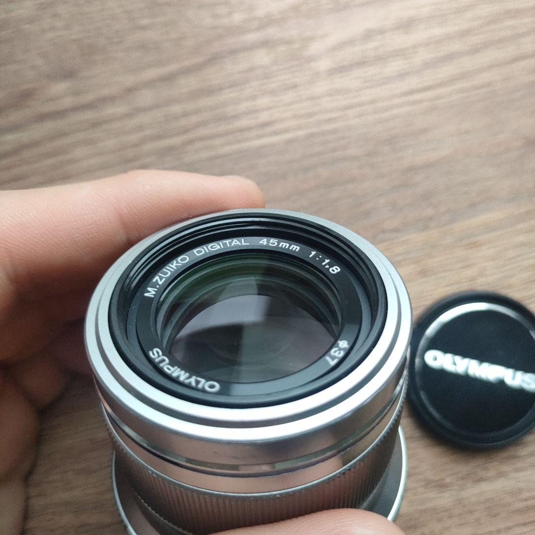 OLYMPUS 45mm f/1.8 単焦点レンズ