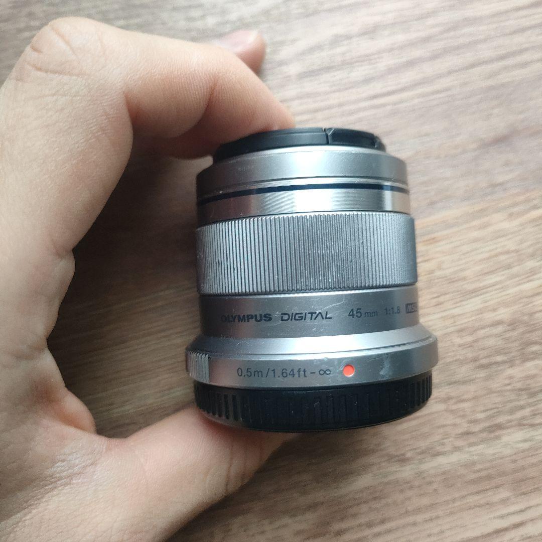 OLYMPUS 45mm f/1.8 単焦点レンズ