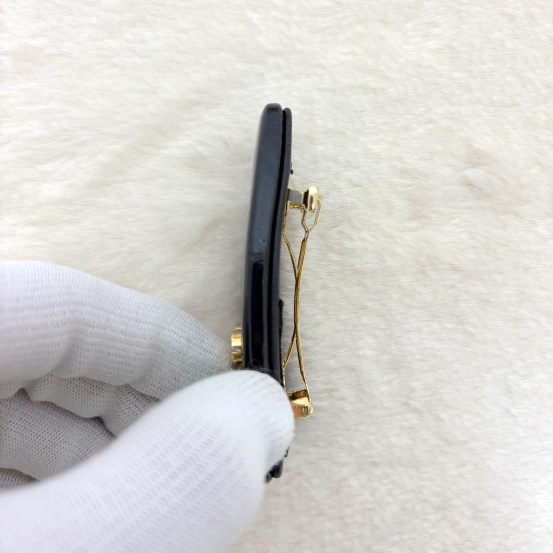 ✨️極美品✨️ ミュウミュウ パテントレザー バレッタ ロゴヘアクリップ ブラック