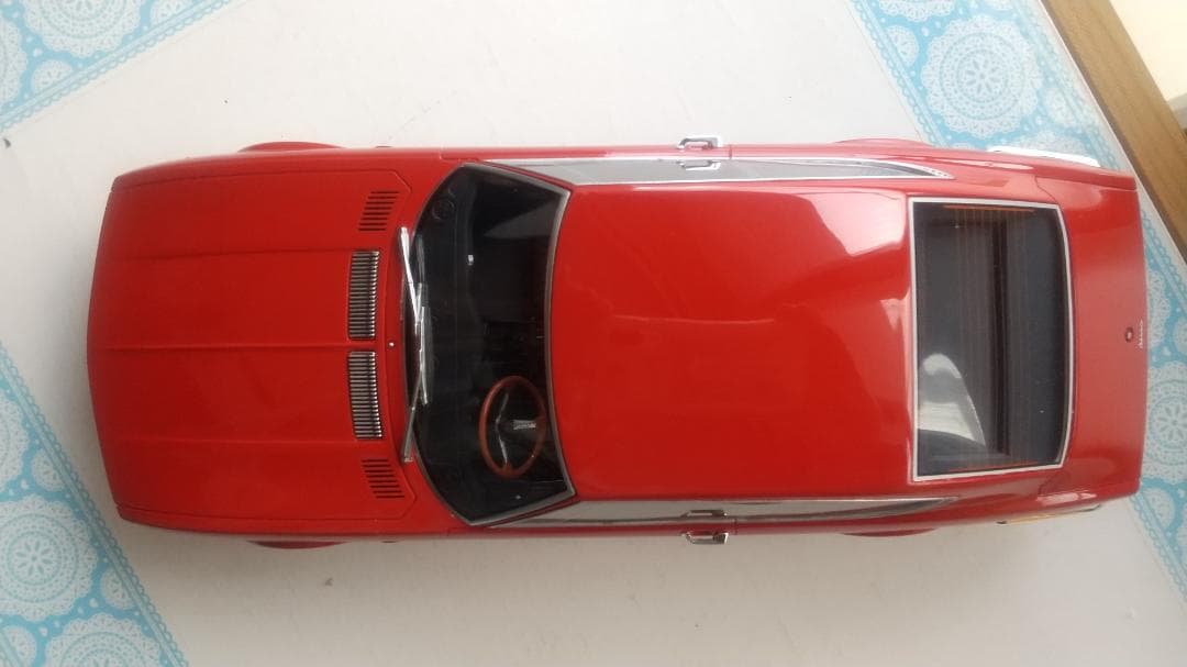 さわさわ　1/18 BoS フィアット ディノ2000クーペ フェラーリ