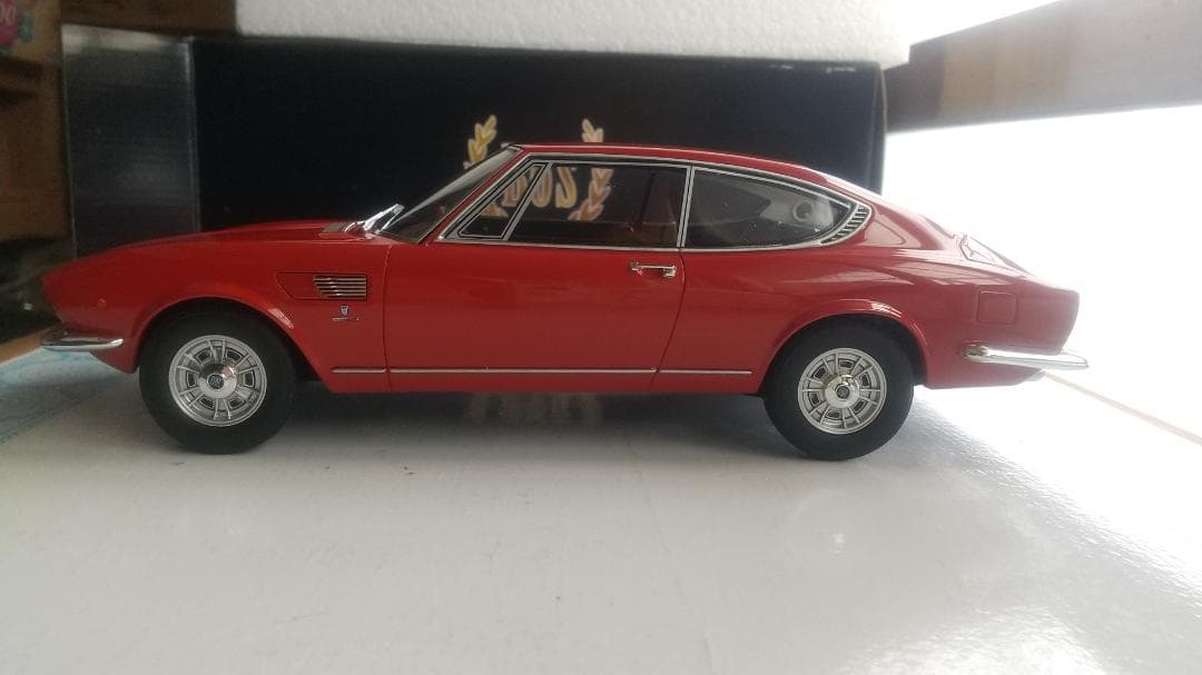 さわさわ　1/18 BoS フィアット ディノ2000クーペ フェラーリ