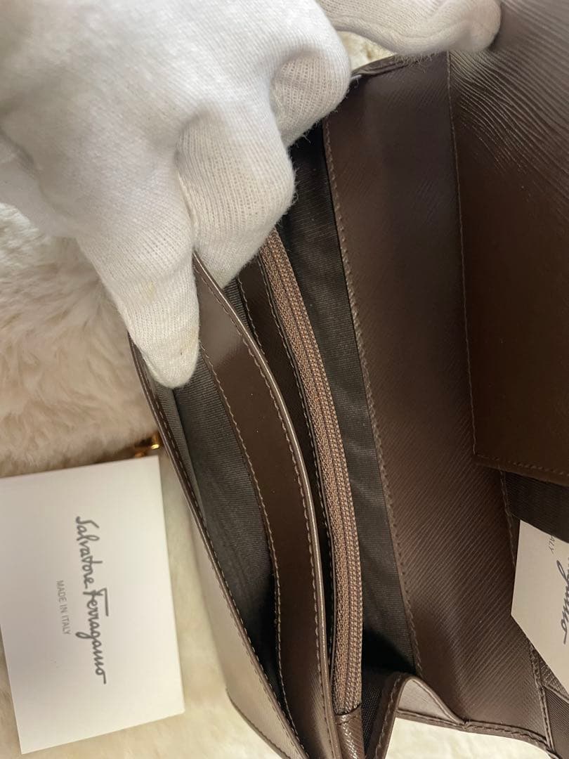 Salvatore Ferragamo ブラウン長財布