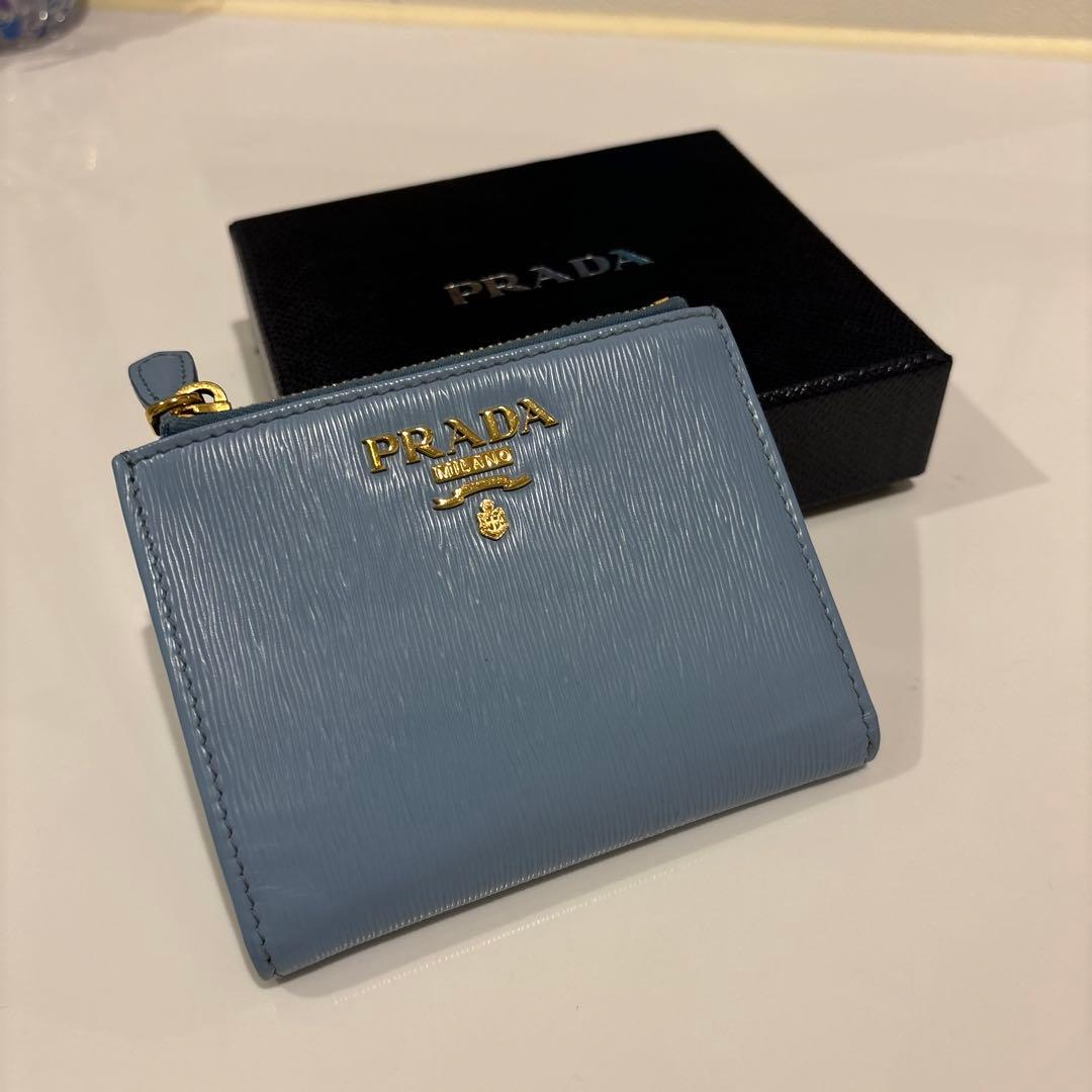 【専用】PRADA 二つ折り財布 ライトブルー