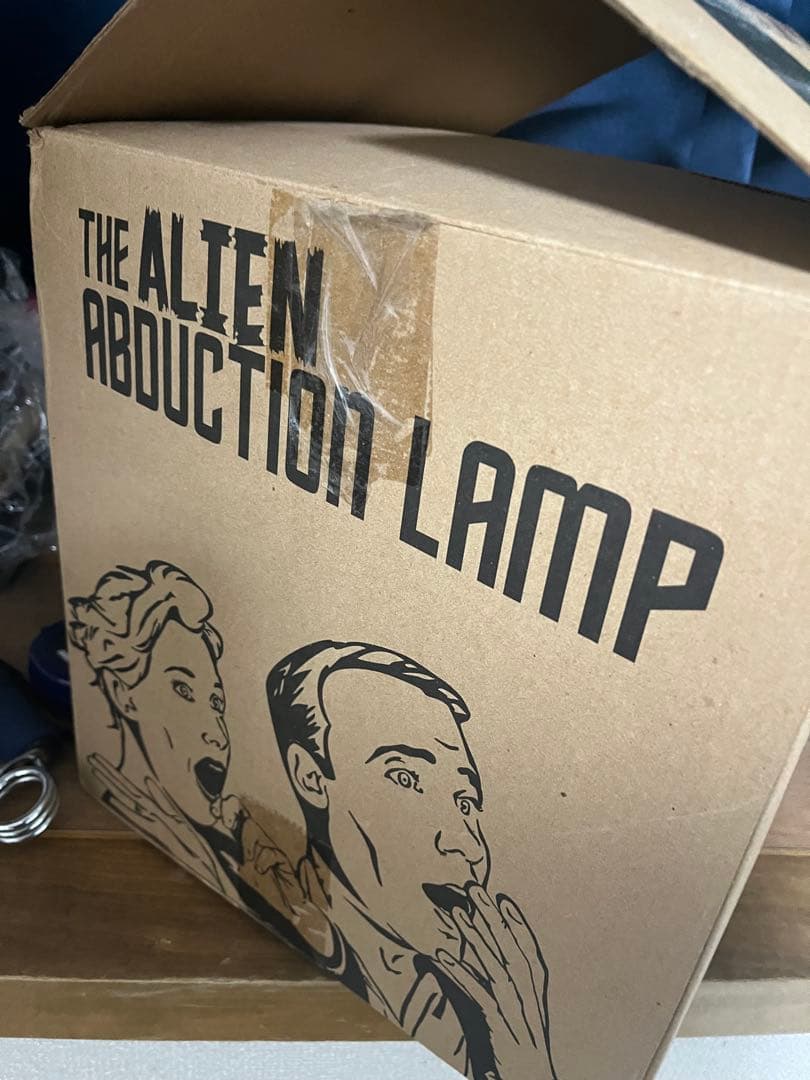 アブダクションUFO型 ランプ 牛のフィギュア付き