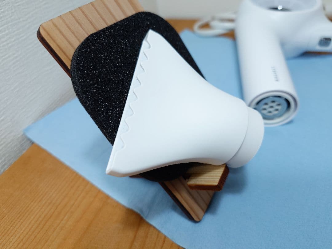 HOLISTIC cures マグネットヘアプロ ドライヤーゼロホワイト