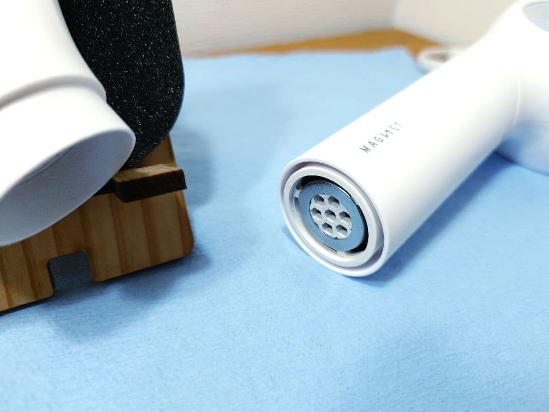 HOLISTIC cures マグネットヘアプロ ドライヤーゼロホワイト