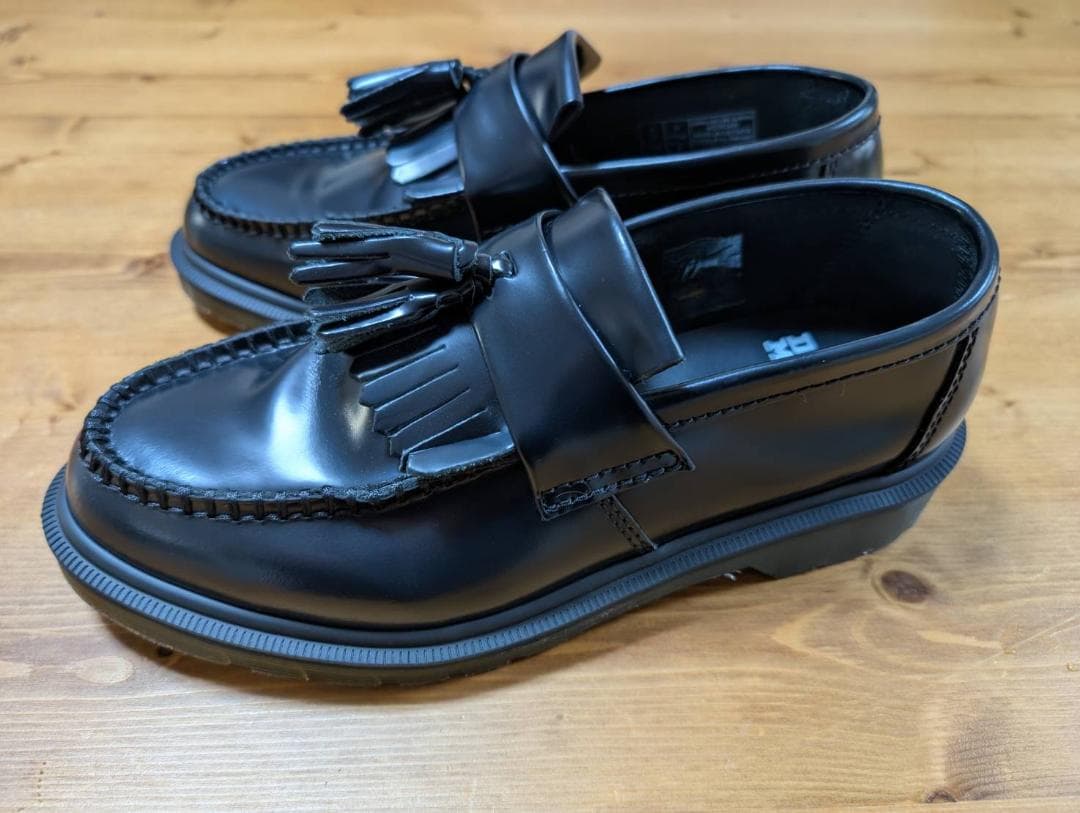 断捨離DR. MARTENSタッセル付き黒ローファー