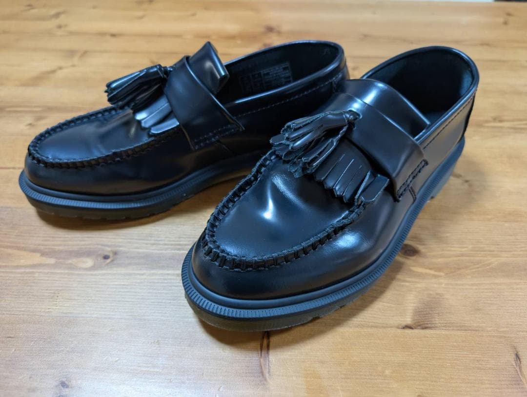 断捨離DR. MARTENSタッセル付き黒ローファー