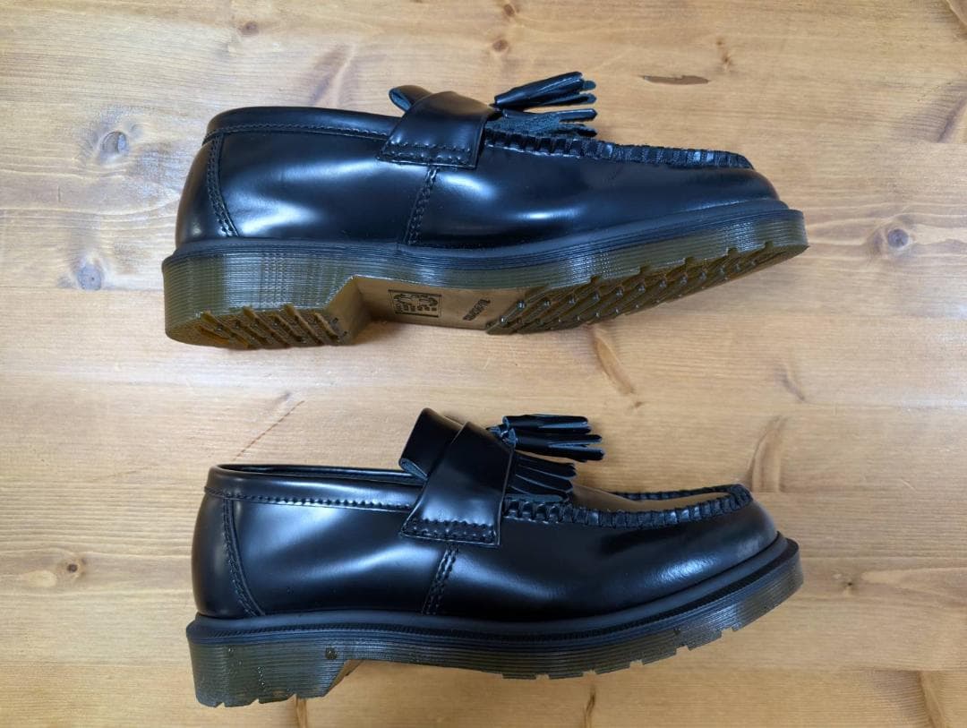 断捨離DR. MARTENSタッセル付き黒ローファー