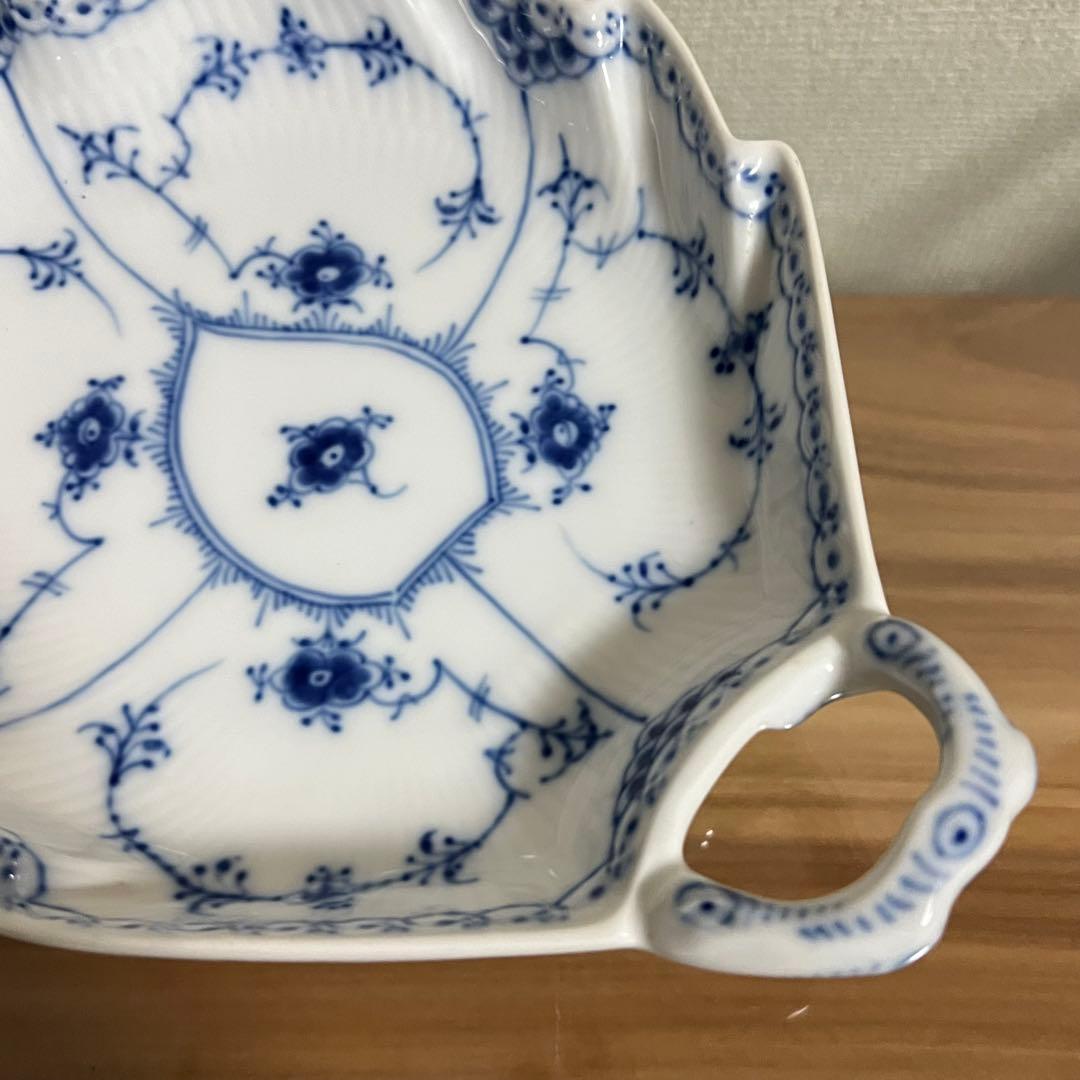 ☆ロイヤルコペンハーゲン ブルーフルーテッドハーフレース リーフプレート