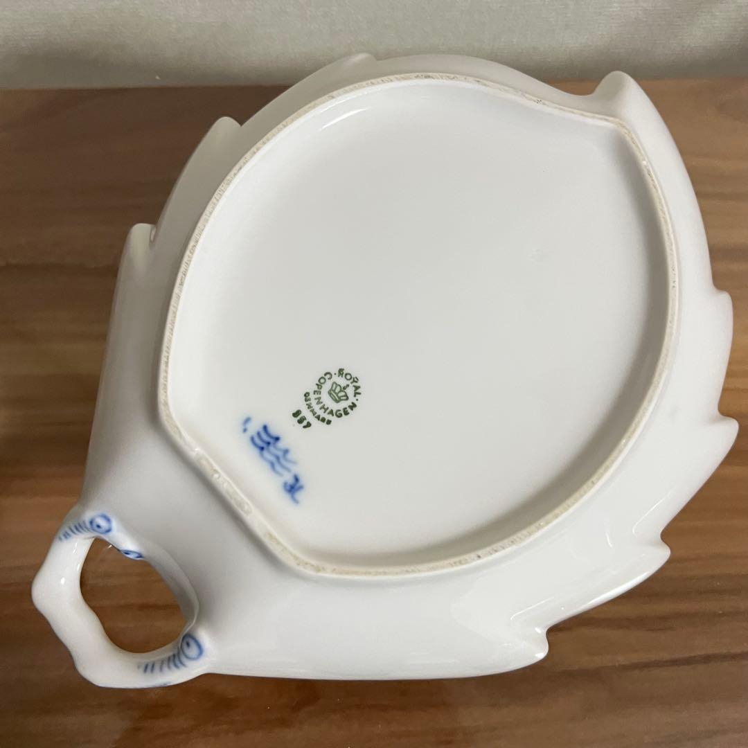 ☆ロイヤルコペンハーゲン ブルーフルーテッドハーフレース リーフプレート