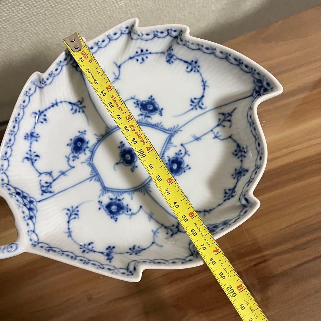 ☆ロイヤルコペンハーゲン ブルーフルーテッドハーフレース リーフプレート