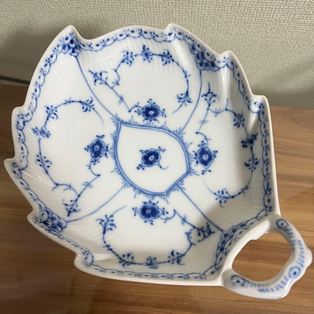 ☆ロイヤルコペンハーゲン ブルーフルーテッドハーフレース リーフプレート