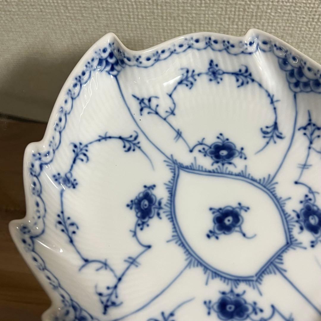 ☆ロイヤルコペンハーゲン ブルーフルーテッドハーフレース リーフプレート