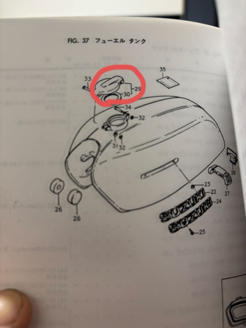 GT380 タンクキャップ　　美品　鍵付　新古品