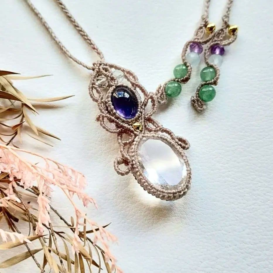 【まつこ】ルチルクォーツ＆アイオライトのマクラメ編みネックレス他