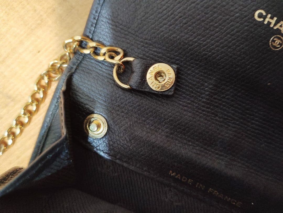 鑑定済CHANEL ブラックレザー 折り財布 チェーン付きシャネルフランス製