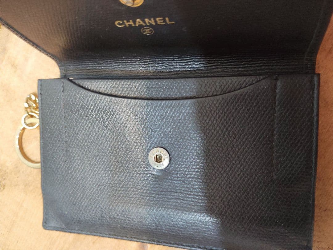 鑑定済CHANEL ブラックレザー 折り財布 チェーン付きシャネルフランス製
