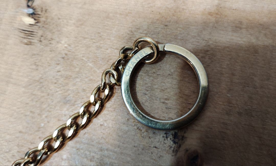 鑑定済CHANEL ブラックレザー 折り財布 チェーン付きシャネルフランス製