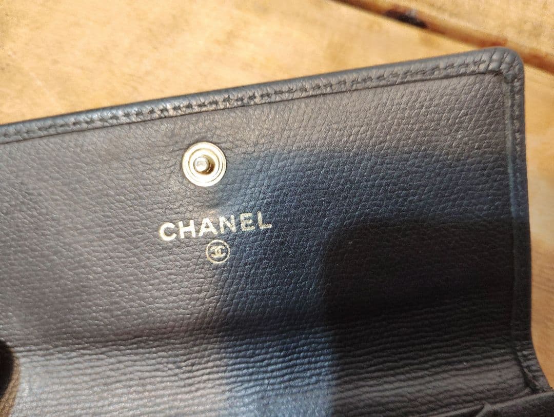 鑑定済CHANEL ブラックレザー 折り財布 チェーン付きシャネルフランス製