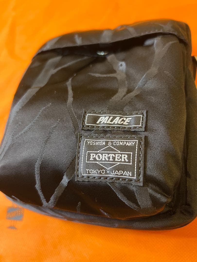 PALACE PORTER VERTICAL SHOULDER BAG 黒