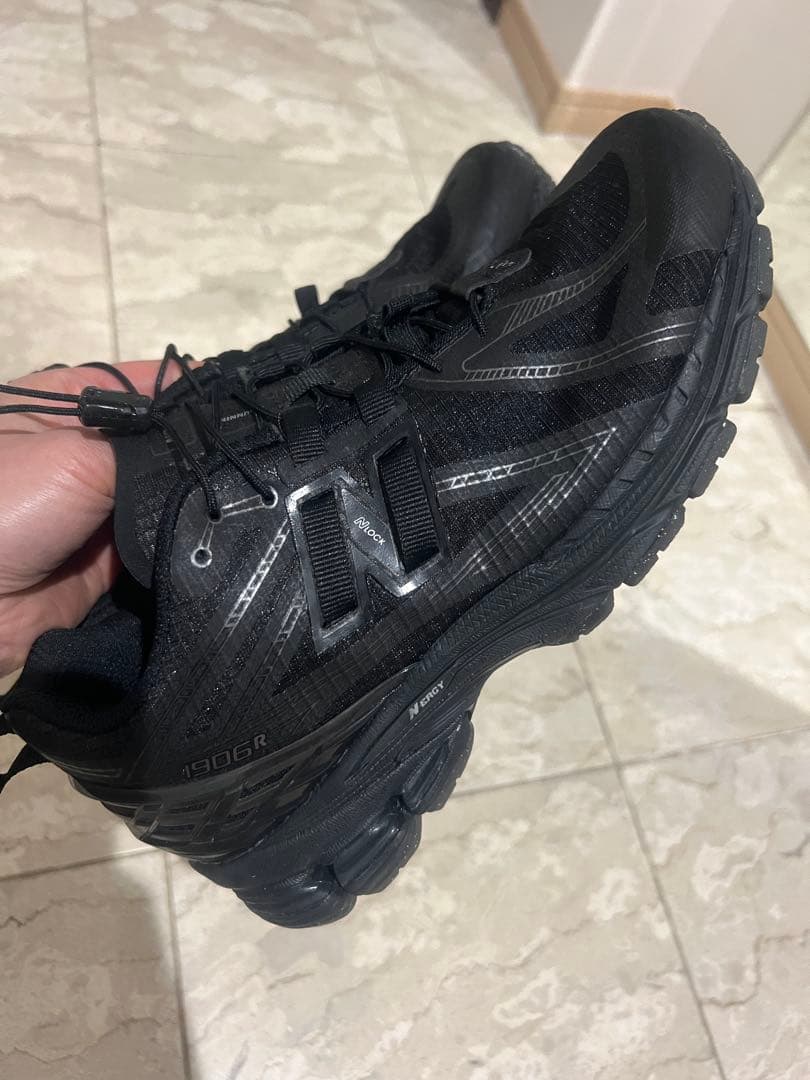 ニューバランス new balance 1906r ブラック　23.5cm