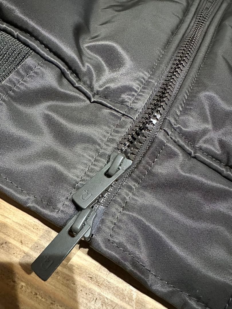 新品未使用 ユニクロ +J ハイブリッドダウン MA-1 グレー M 2026