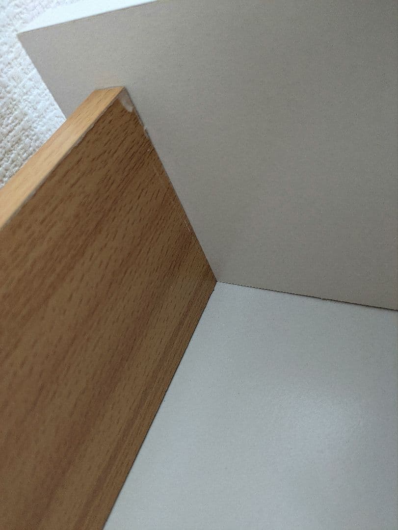 子ども用ホワイトとナチュラルウッドの衣類収納チェスト