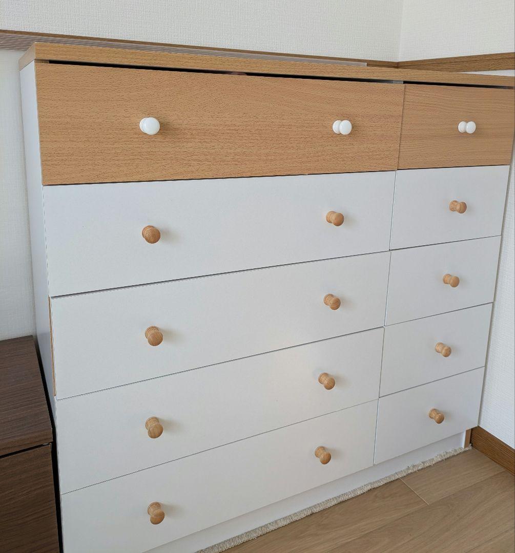 子ども用ホワイトとナチュラルウッドの衣類収納チェスト