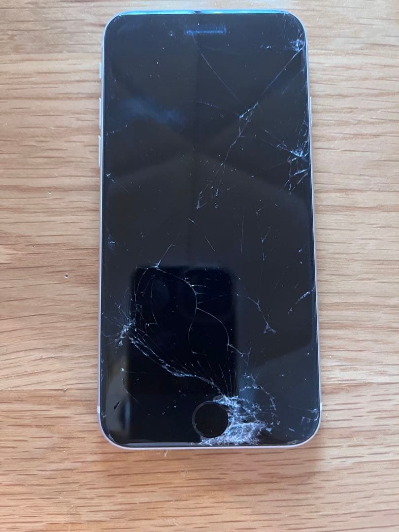 画面割れジャンクiPhone SE 第2世代 (SE2) ホワイト 64 GB