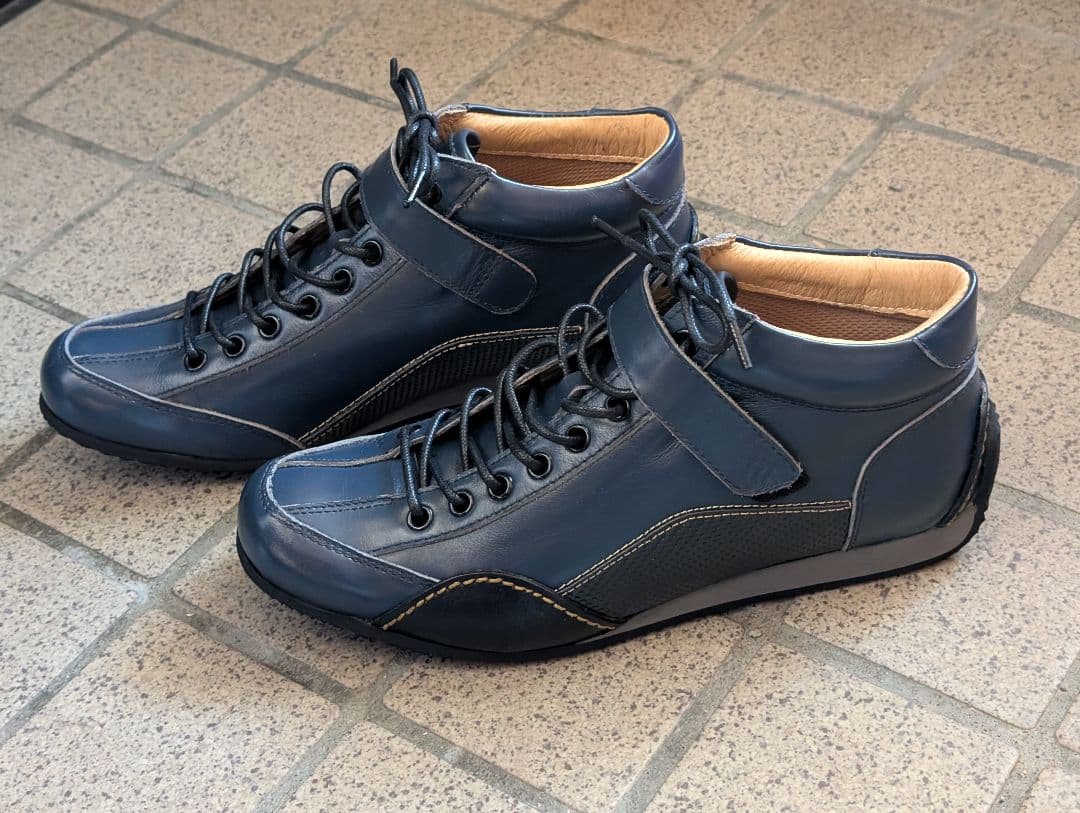 頭文字Ｄ３０周年 アニバーサリーシューズ（佐藤真子エディション）