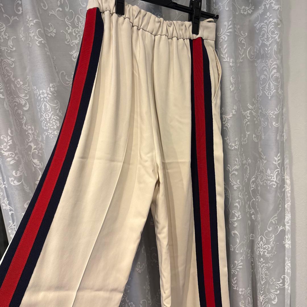 新品タグ付き・GUCCI グッチ　サイドライン　パンツ