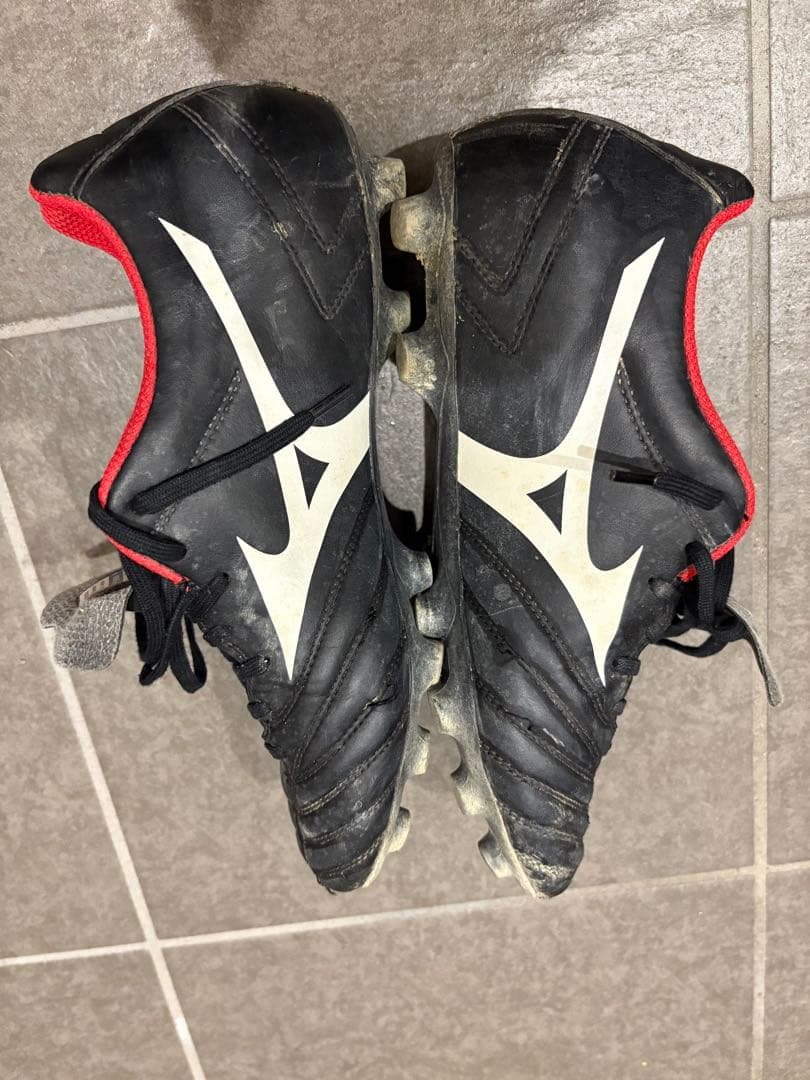 【26cm：中古品】Mizuno サッカーシューズ ブラック/レッド